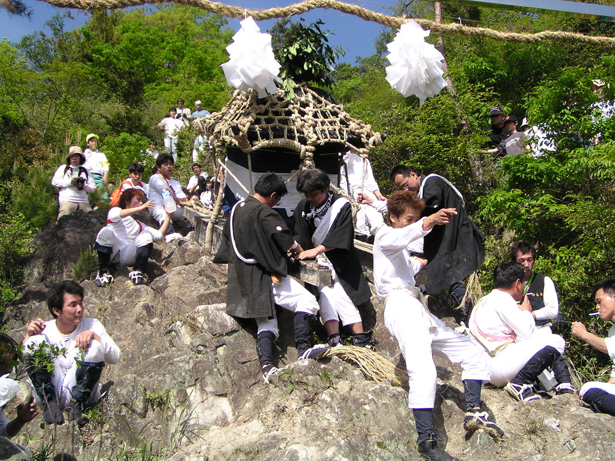 繖峰三神社 伊庭の坂下し祭