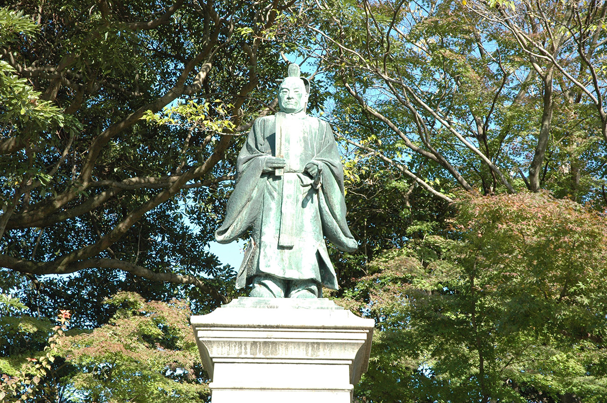 井伊直弼公銅像