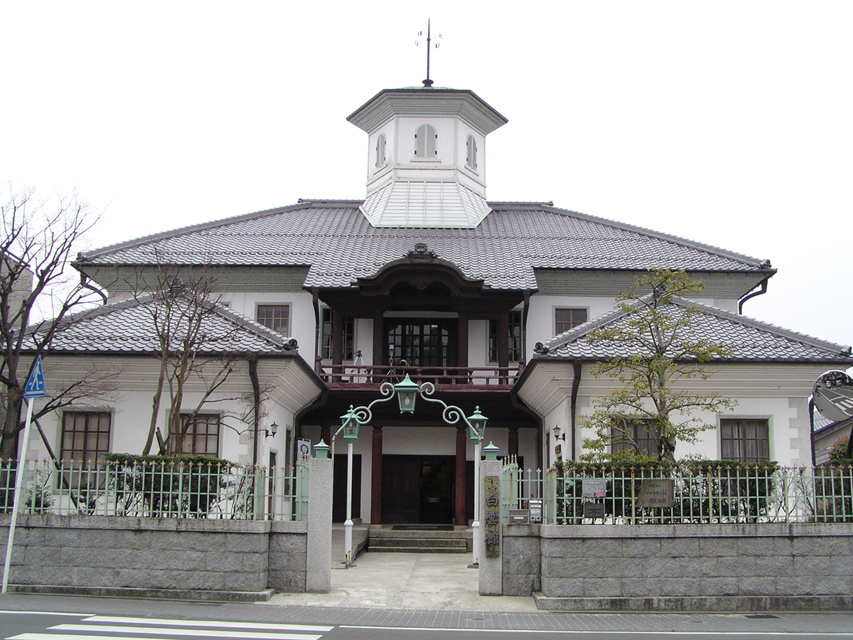 白雲館(旧八幡東学校)