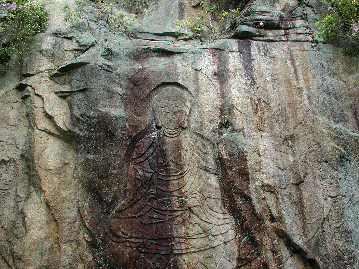 富川磨崖仏（耳だれ不動）